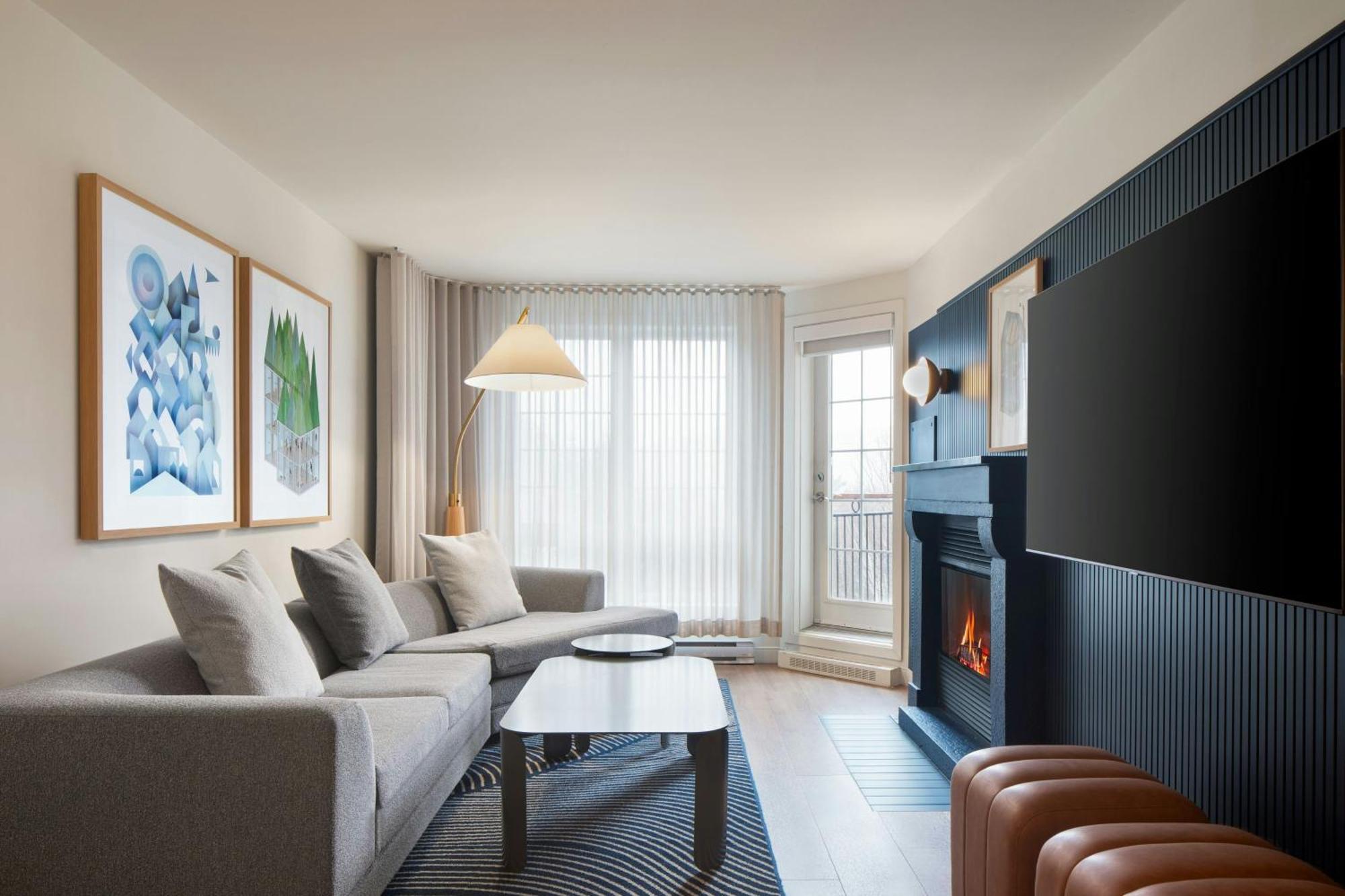 Suite, 1 Bedroom Suite, 2 Queen, Sofa bed, Fireplace